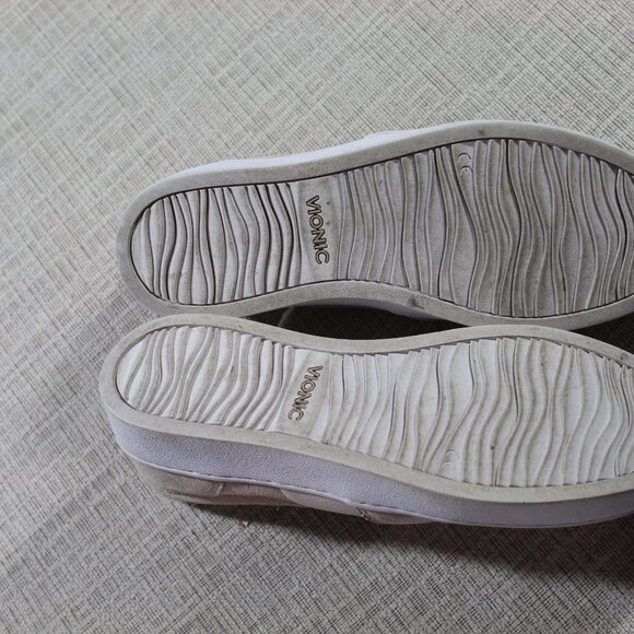 Vionic Size 6 Tan Perforated Slip On Sneakers - Picture 5 of 5